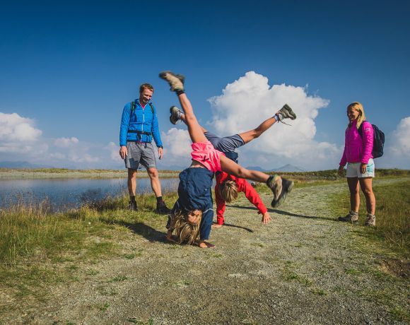 family hiking at Aineck