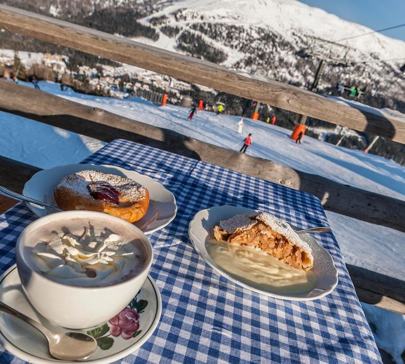 Après ski and lunch at skiing